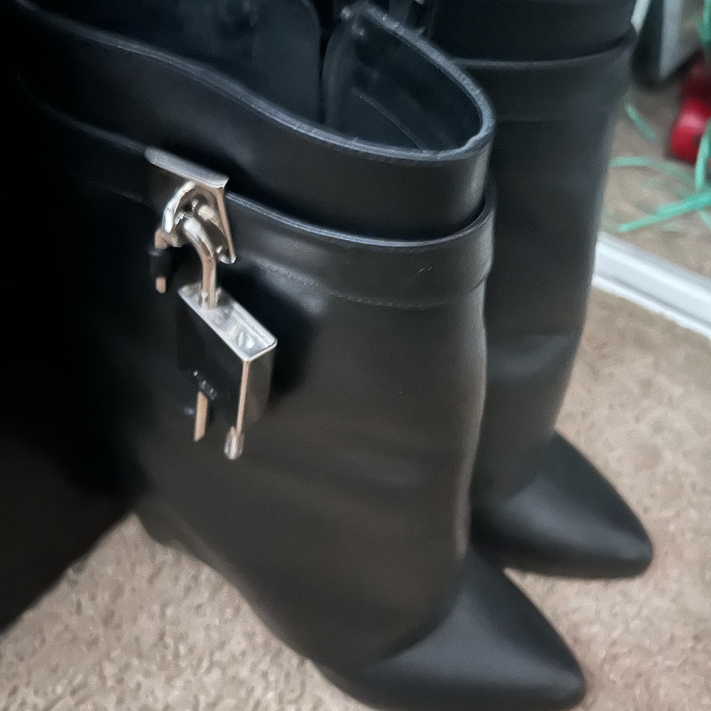 New season shark lock Givenchy boots